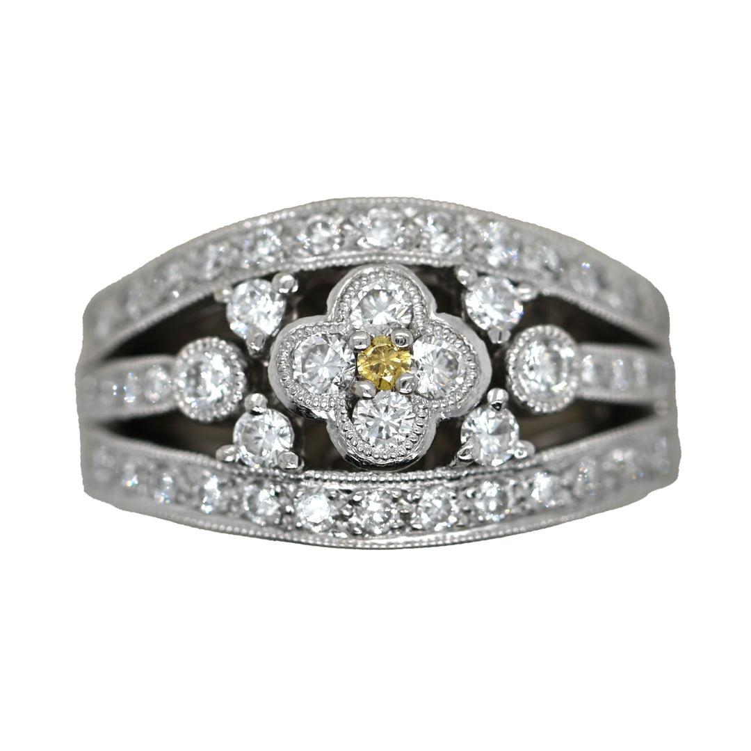 18K White Gold Flower Diamond Fashion Ring