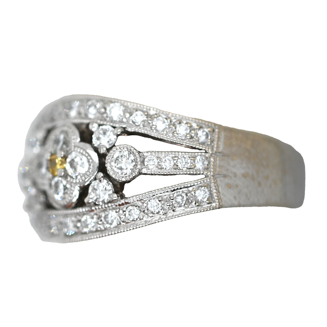 18K White Gold Flower Diamond Fashion Ring